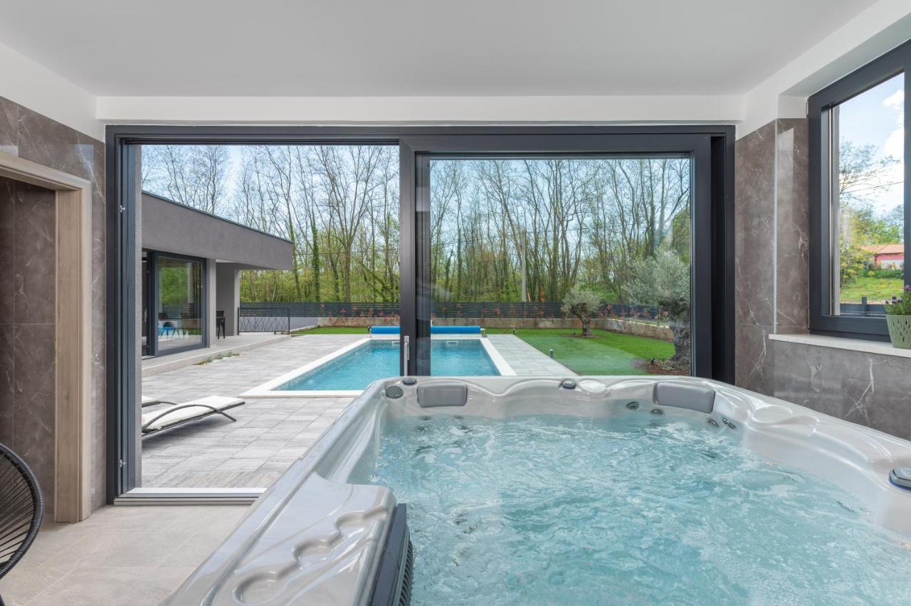 Green Luxury II With Heated Pool, Jacuzzi & Sauna Ruzici  外观 照片