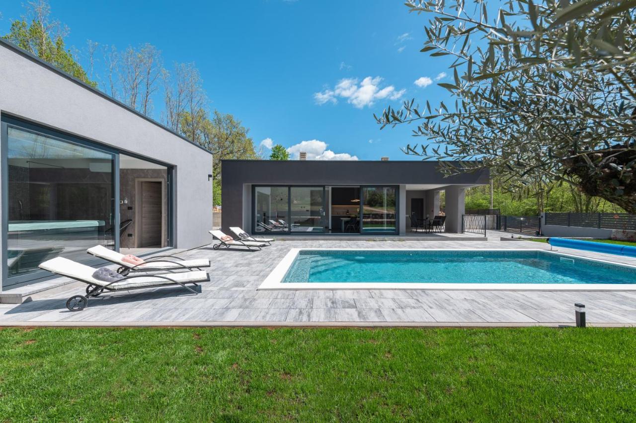 Green Luxury II With Heated Pool, Jacuzzi & Sauna Ruzici  外观 照片