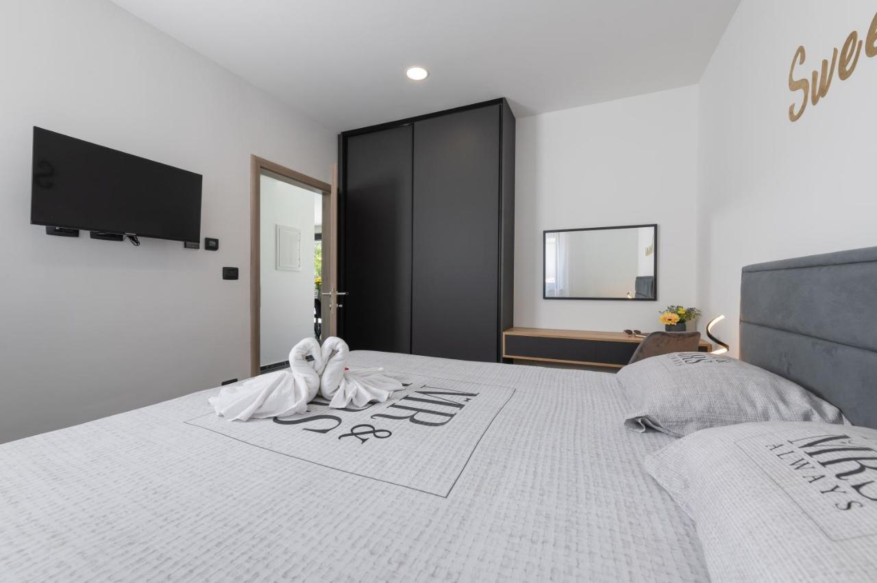 Green Luxury II With Heated Pool, Jacuzzi & Sauna Ruzici  外观 照片