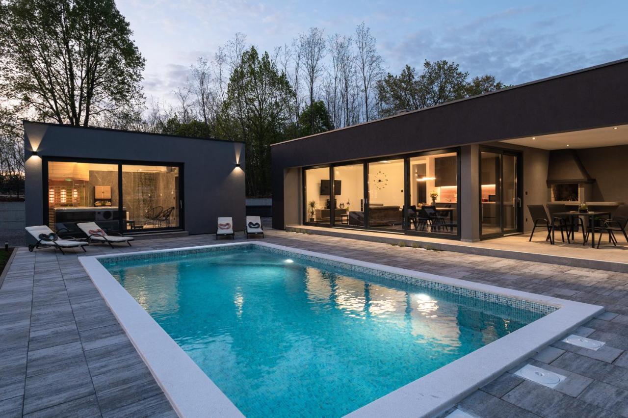 Green Luxury II With Heated Pool, Jacuzzi & Sauna Ruzici  外观 照片